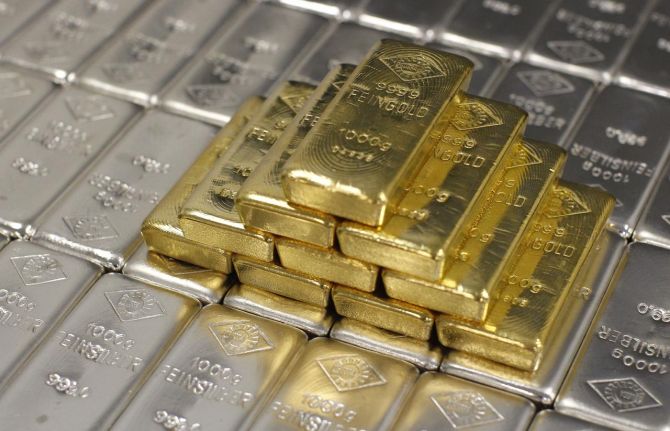 Goldman Sachs: Bitcoin is set to take more market share from gold 12