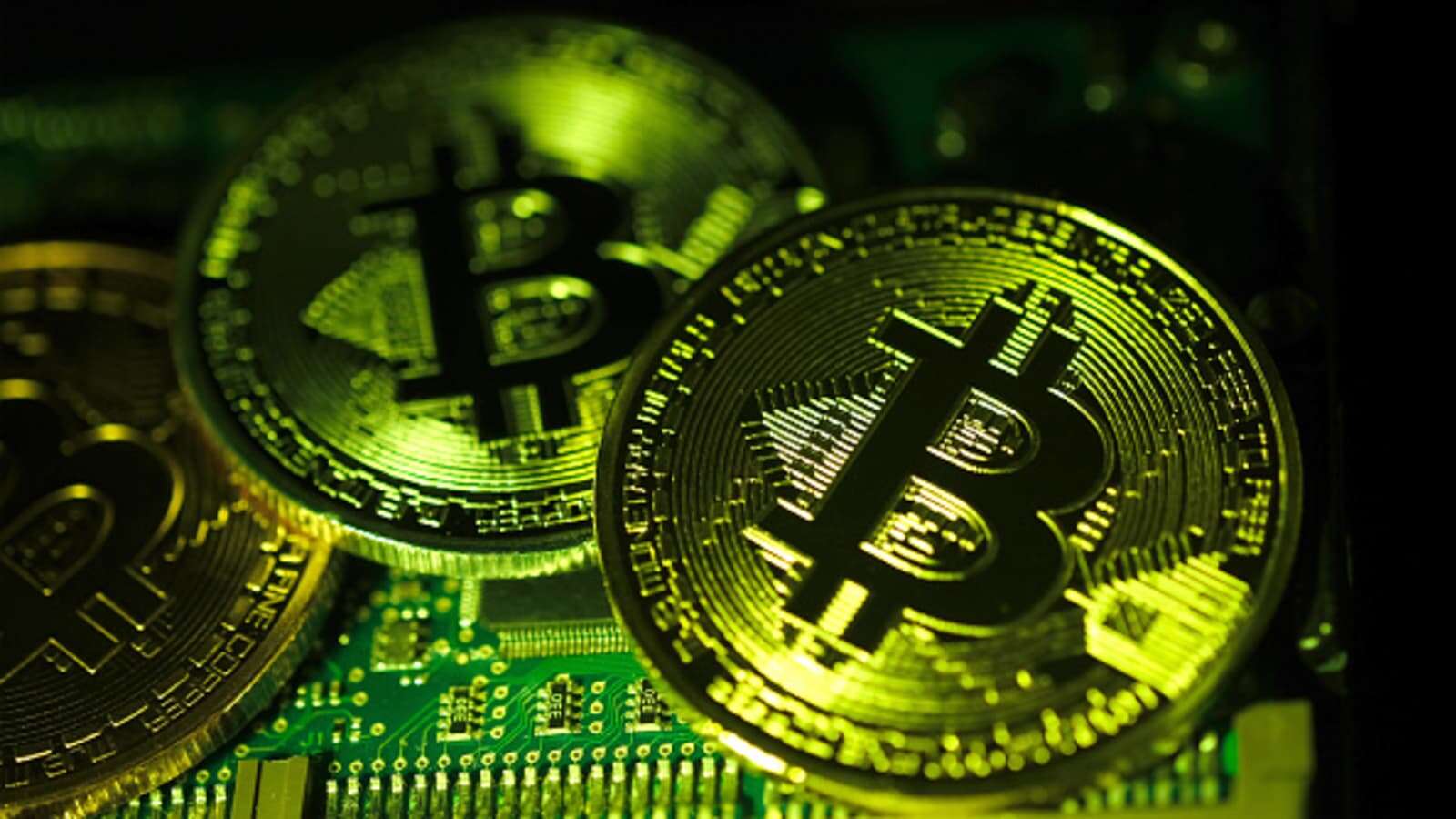 Professor of Economics Says cryptocurrencies are not solving problems 16