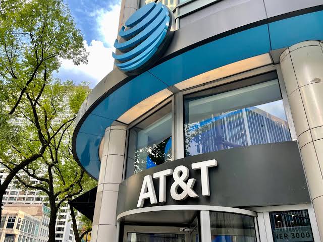 Giant telecom company AT&T will organize a crypto awareness program 8