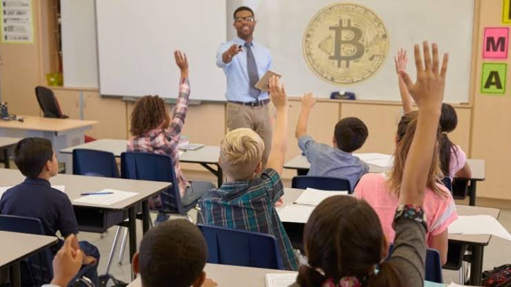 Bitcoin proponents  teach 12-year-olds to use Bitcoin in El Salvador 15