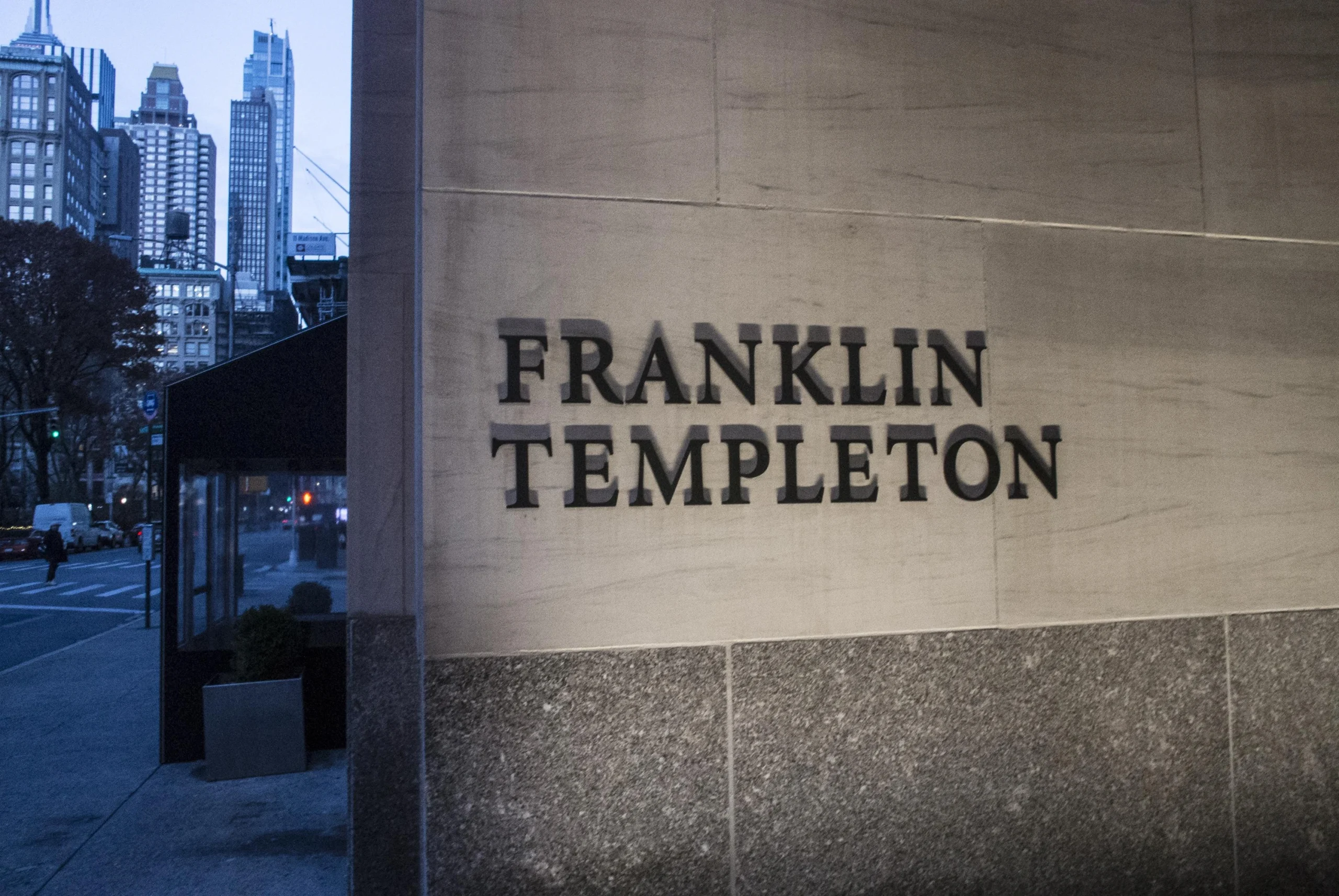 franklin-templeton-sign-01-scaled