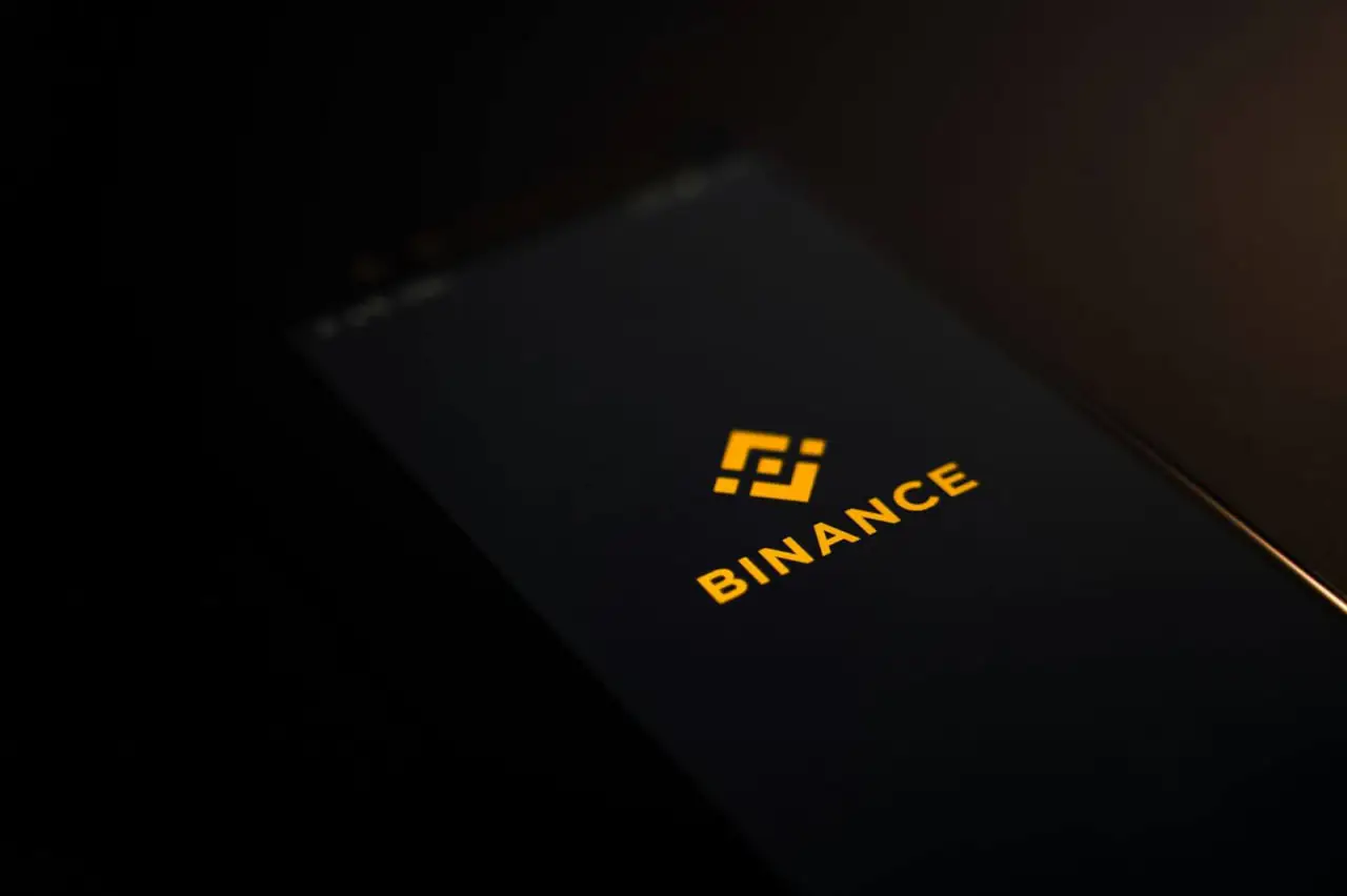 binance-logo-phone-300